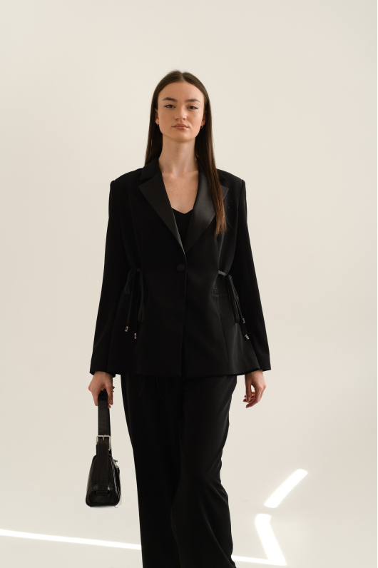 Костюм брючный из струящейся ткани